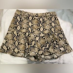 ZARA SNAKESKIN PRINT SHORTS SKIRT SIZE M